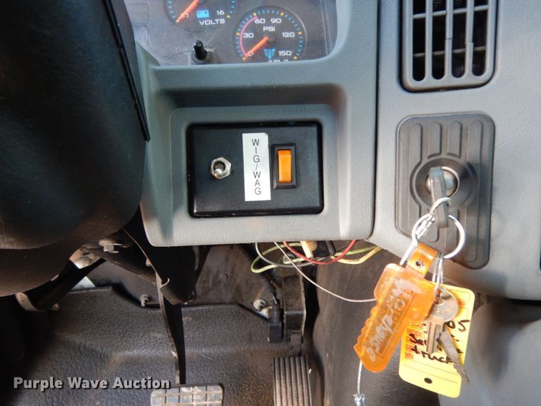 image for item DM2881 2005 International 4300  utility / service truck