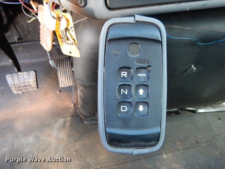 image for item DM2881 2005 International 4300  utility / service truck