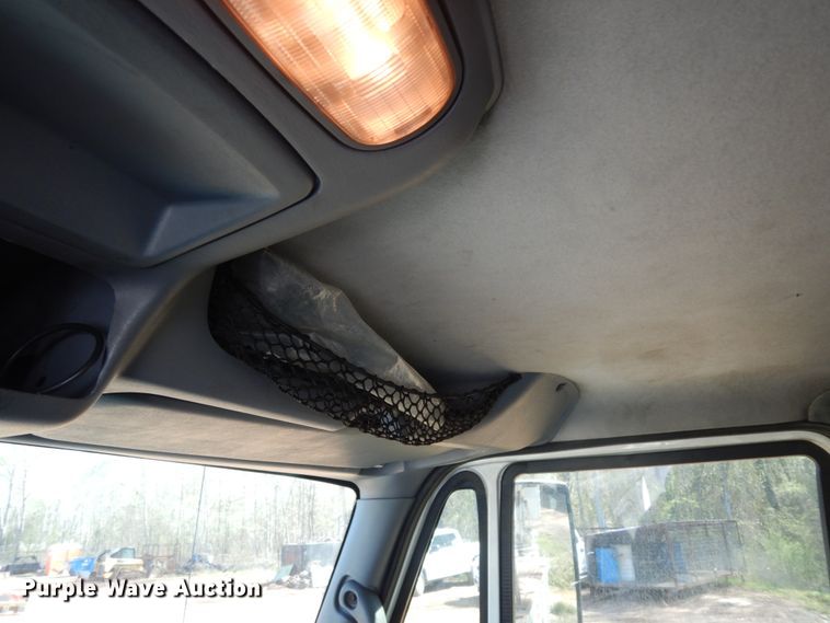 image for item DM2881 2005 International 4300  utility / service truck