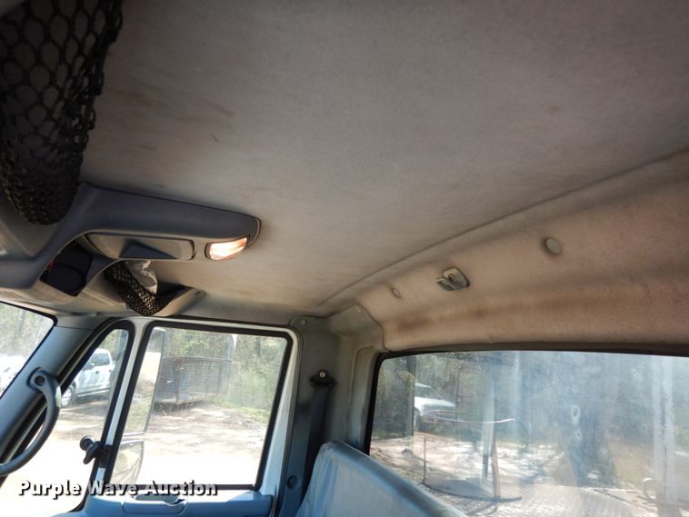 image for item DM2881 2005 International 4300  utility / service truck