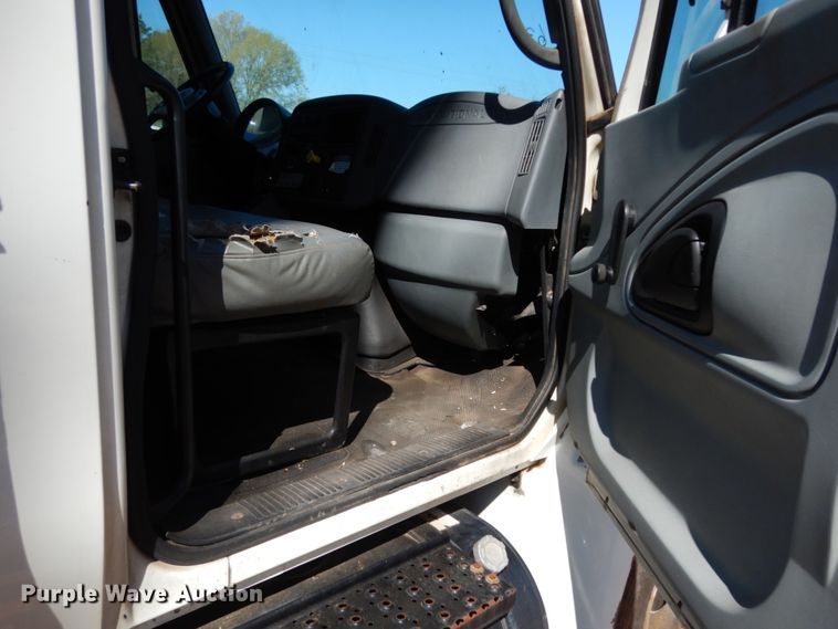 image for item DM2881 2005 International 4300  utility / service truck