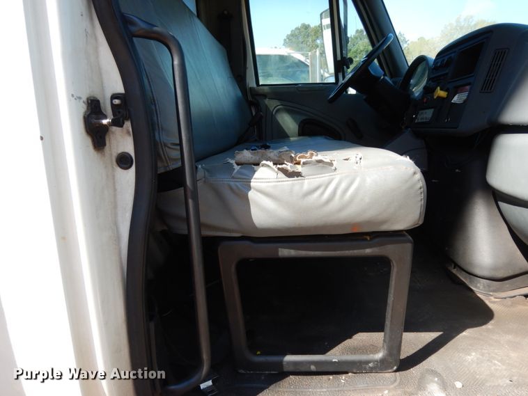 image for item DM2881 2005 International 4300  utility / service truck