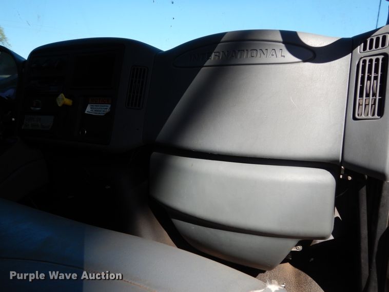 image for item DM2881 2005 International 4300  utility / service truck