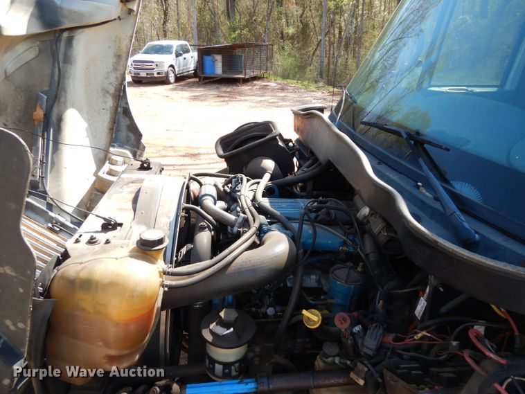 image for item DM2881 2005 International 4300  utility / service truck