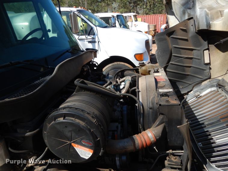 image for item DM2881 2005 International 4300  utility / service truck