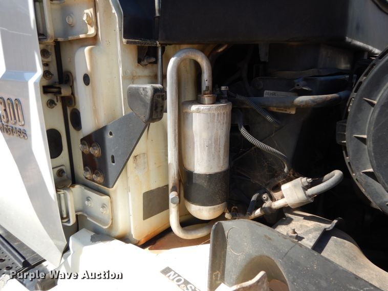 image for item DM2881 2005 International 4300  utility / service truck