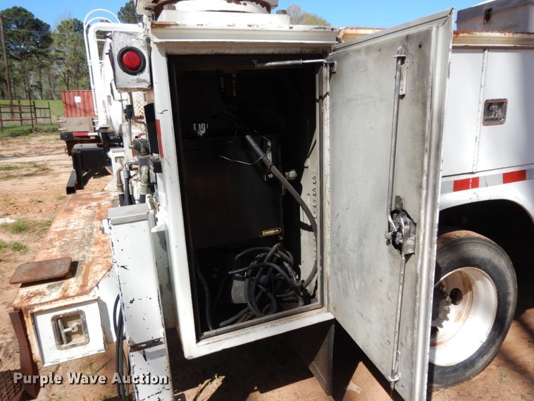 image for item DM2881 2005 International 4300  utility / service truck