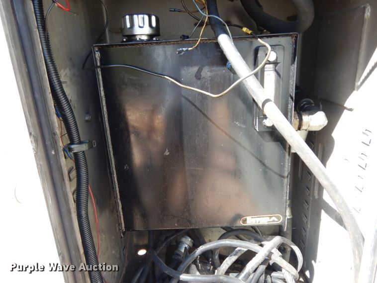 image for item DM2881 2005 International 4300  utility / service truck