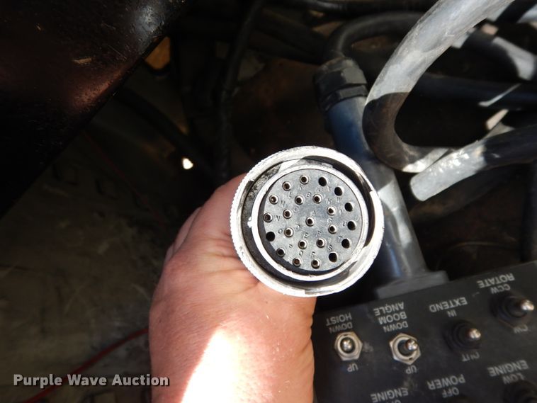 image for item DM2881 2005 International 4300  utility / service truck