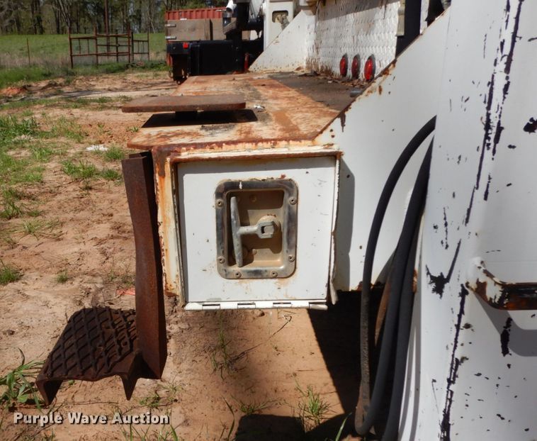 image for item DM2881 2005 International 4300  utility / service truck