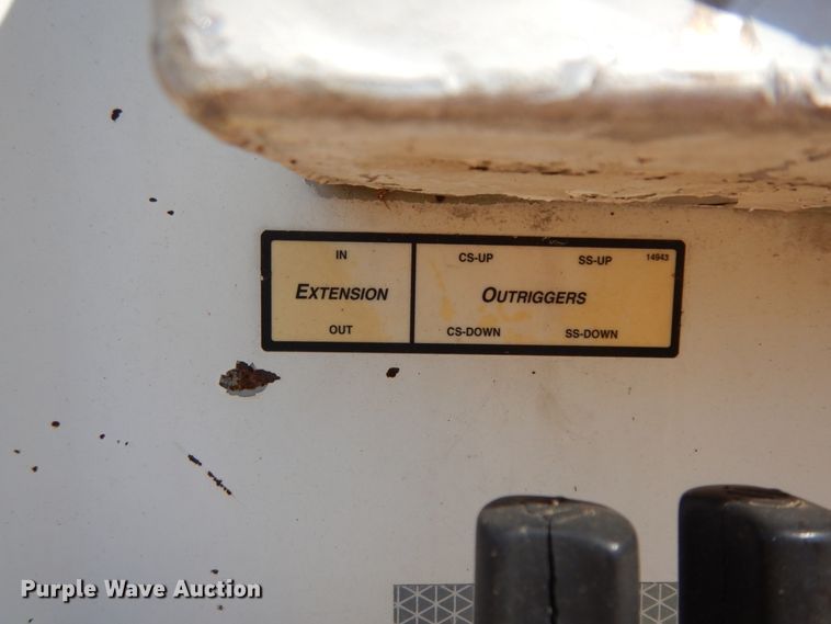 image for item DM2881 2005 International 4300  utility / service truck