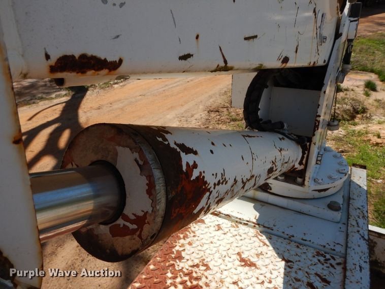 image for item DM2881 2005 International 4300  utility / service truck