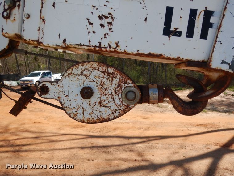 image for item DM2881 2005 International 4300  utility / service truck