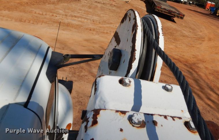 image for item DM2881 2005 International 4300  utility / service truck