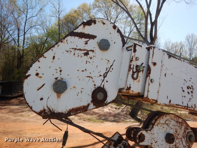 image for item DM2881 2005 International 4300  utility / service truck