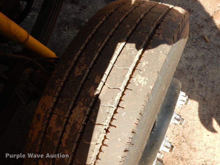 image for item DM2881 2005 International 4300  utility / service truck