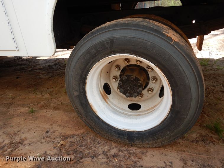 image for item DM2881 2005 International 4300  utility / service truck