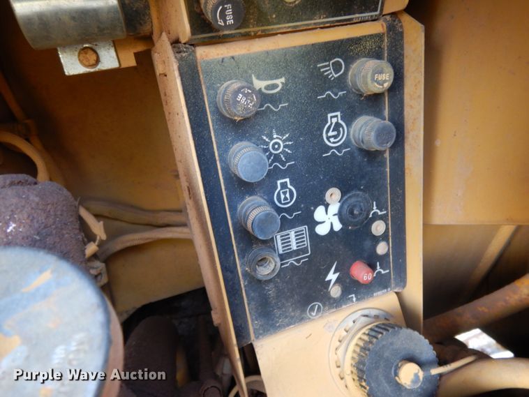 image for item DM2906 1989 Caterpillar D4H LGP  dozer