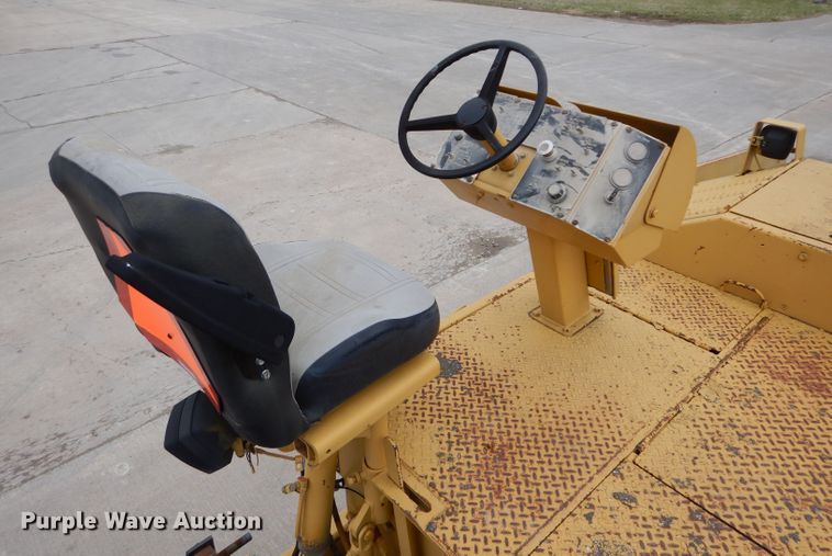 image for item DM4254 1995 Caterpillar AP-1050  paver