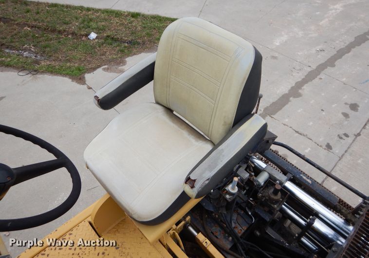 image for item DM4254 1995 Caterpillar AP-1050  paver