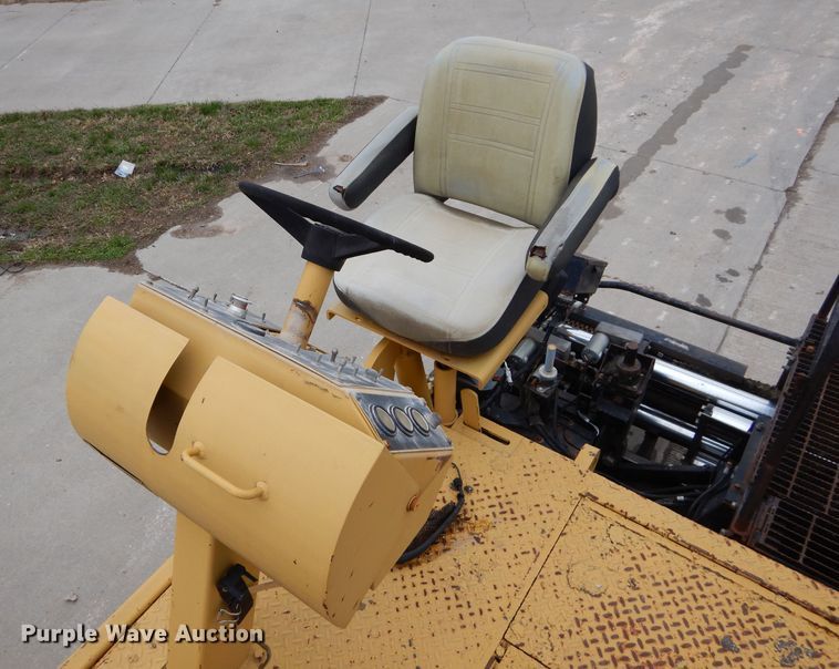 image for item DM4254 1995 Caterpillar AP-1050  paver