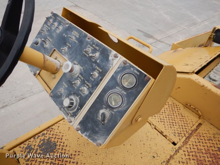 image for item DM4254 1995 Caterpillar AP-1050  paver