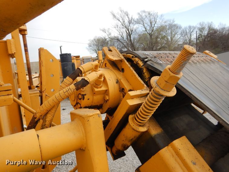 image for item DM4266 1991 Gomaco GT6200 curb machine