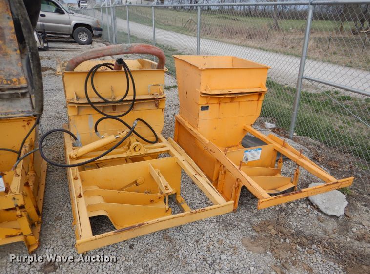 image for item DM4266 1991 Gomaco GT6200 curb machine