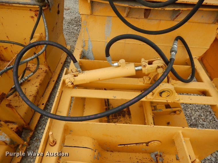 image for item DM4266 1991 Gomaco GT6200 curb machine