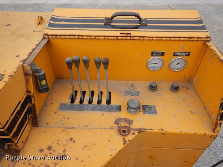 image for item DM4267 1996 Gomaco GT3600 curb machine