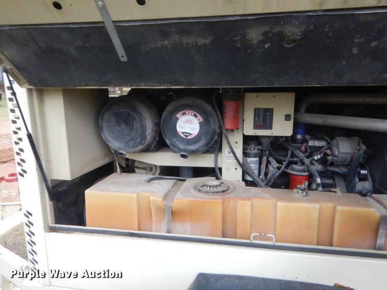 image for item ET9147 2010 Ingersoll Rand XP375WIR-T3  air compressor