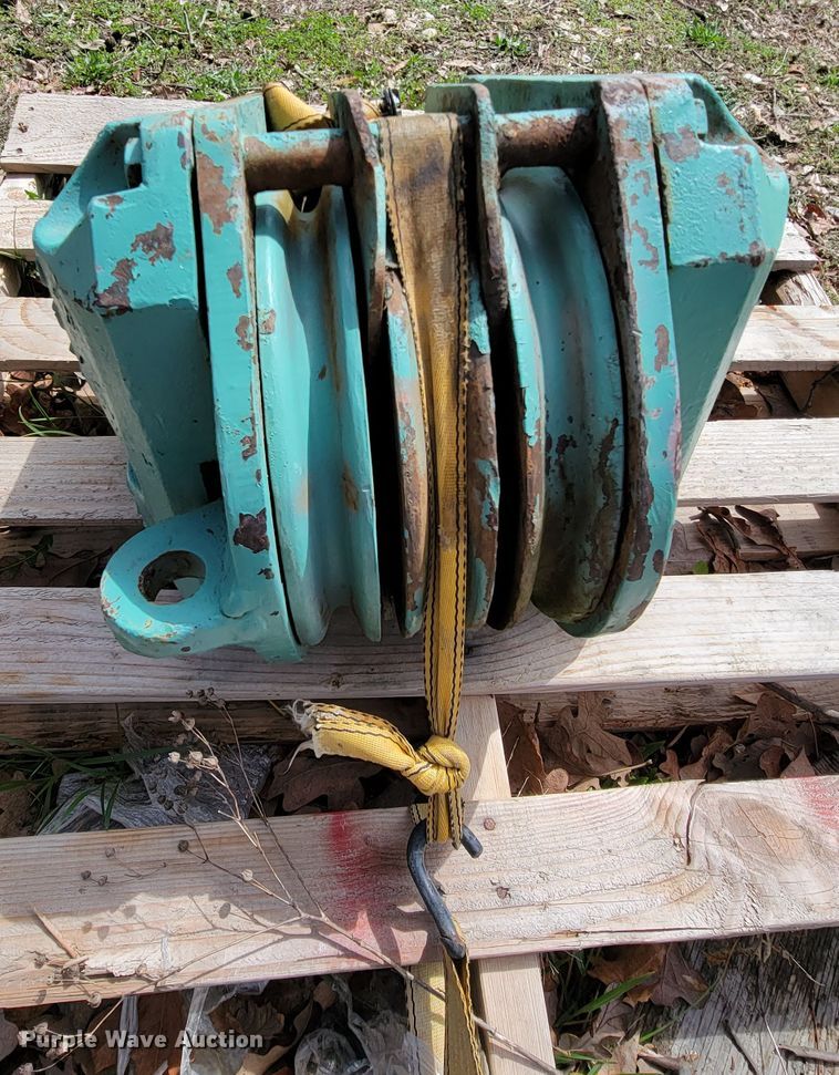 image for item FL9173 Johnson 20T12RTC crane block with hook