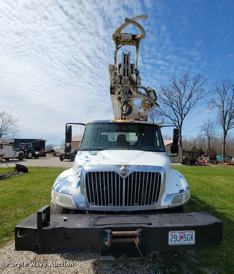 image for item FL9175 2005 International 4300  pressure digger derrick truck