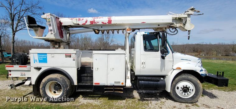 image for item FL9175 2005 International 4300  pressure digger derrick truck