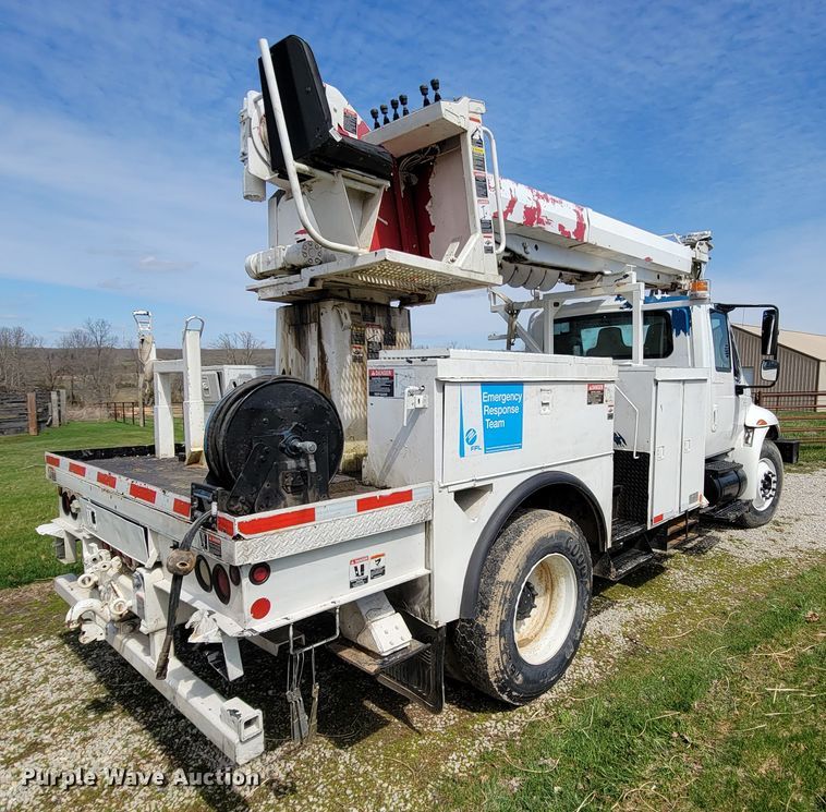 image for item FL9175 2005 International 4300  pressure digger derrick truck