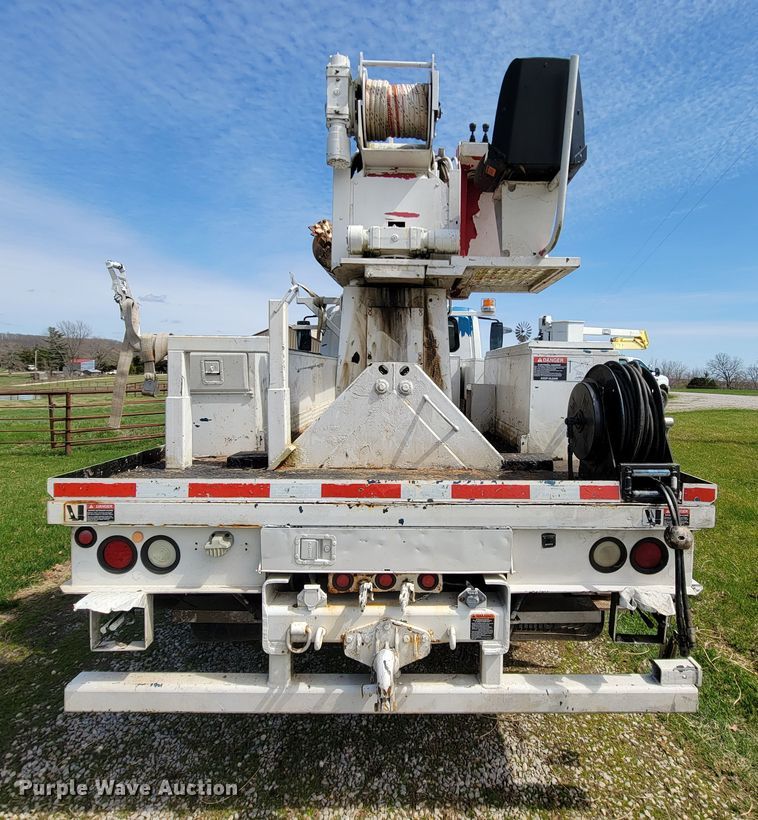 image for item FL9175 2005 International 4300  pressure digger derrick truck