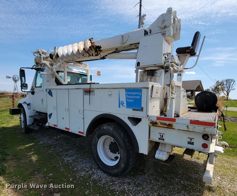 image for item FL9175 2005 International 4300  pressure digger derrick truck