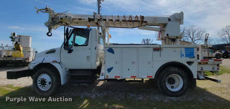 image for item FL9175 2005 International 4300  pressure digger derrick truck