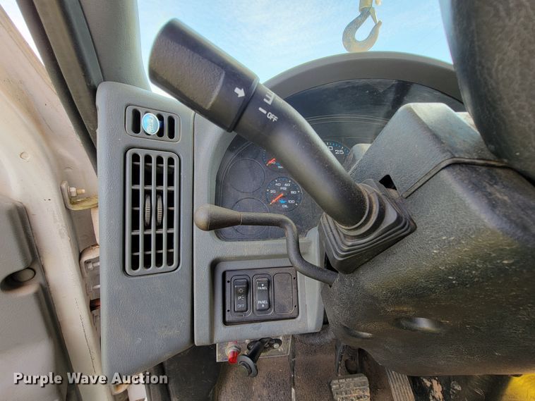 image for item FL9175 2005 International 4300  pressure digger derrick truck