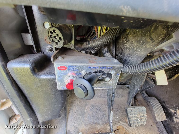 image for item FL9175 2005 International 4300  pressure digger derrick truck