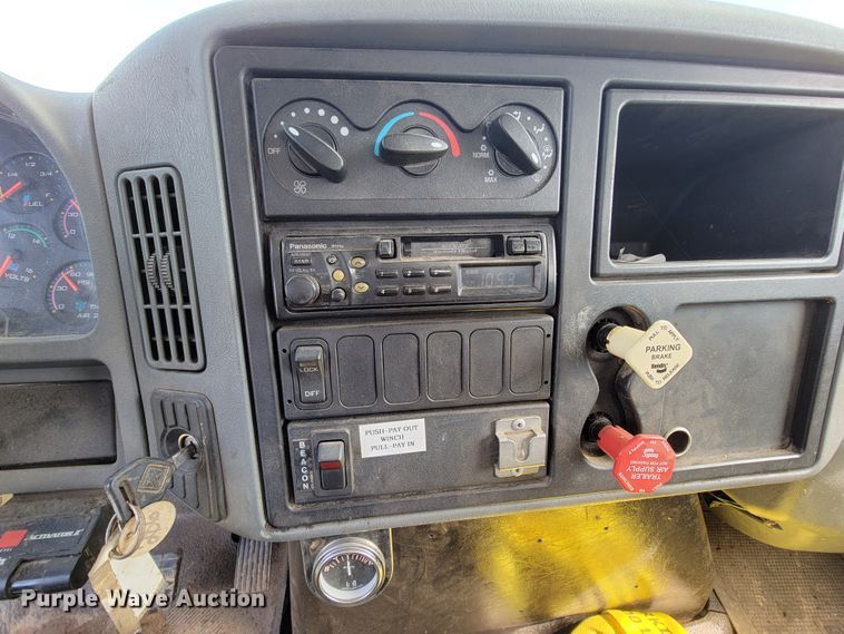 image for item FL9175 2005 International 4300  pressure digger derrick truck