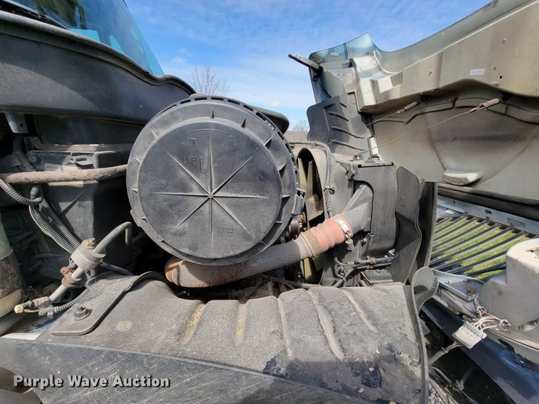 image for item FL9175 2005 International 4300  pressure digger derrick truck