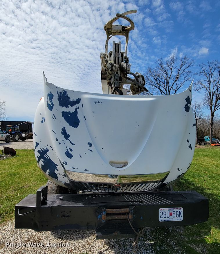 image for item FL9175 2005 International 4300  pressure digger derrick truck