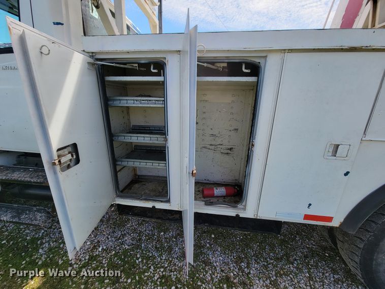 image for item FL9175 2005 International 4300  pressure digger derrick truck