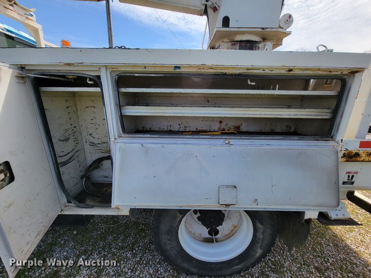 image for item FL9175 2005 International 4300  pressure digger derrick truck