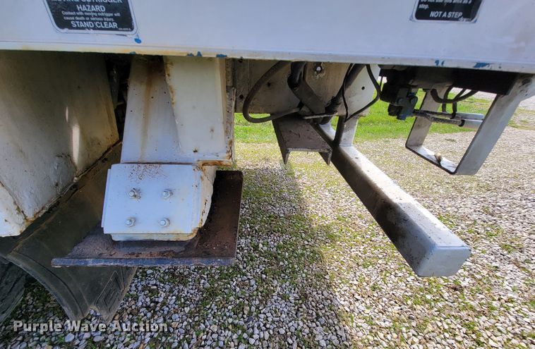 image for item FL9175 2005 International 4300  pressure digger derrick truck