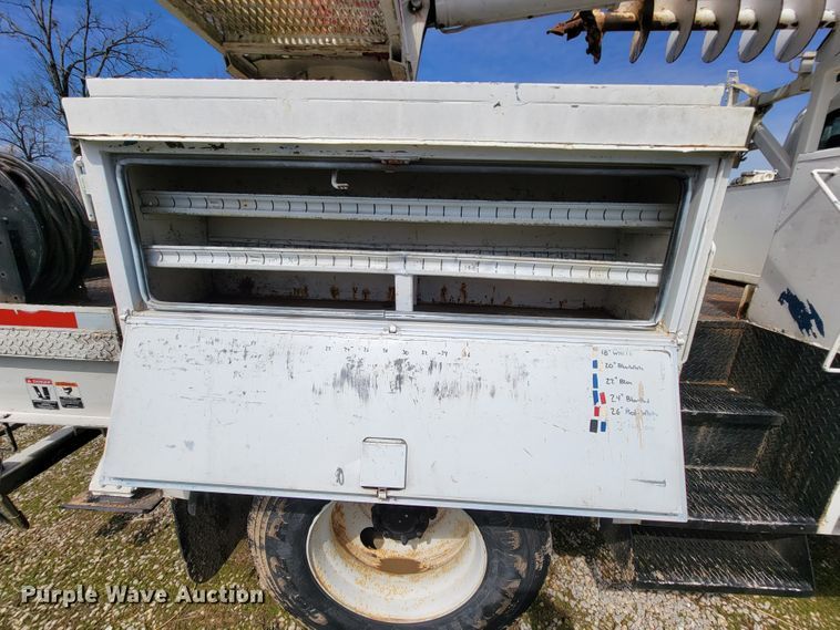 image for item FL9175 2005 International 4300  pressure digger derrick truck