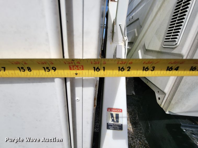 image for item FL9175 2005 International 4300  pressure digger derrick truck