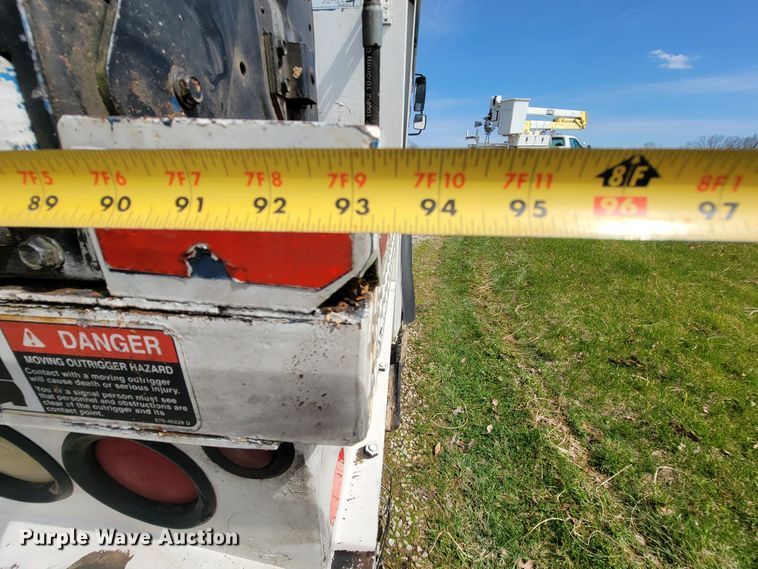 image for item FL9175 2005 International 4300  pressure digger derrick truck