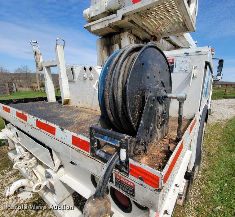 image for item FL9175 2005 International 4300  pressure digger derrick truck